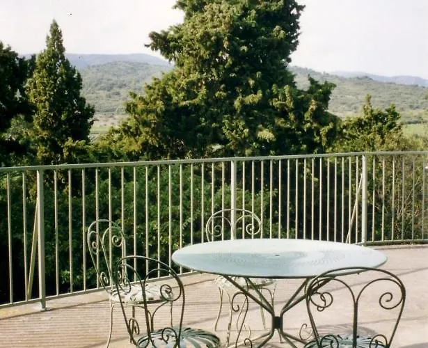 Chateau De Paulignan 3*